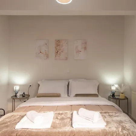House Two 卡斯托里亚