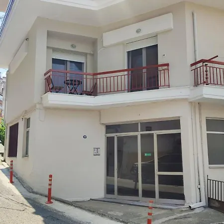 House Two 卡斯托里亚