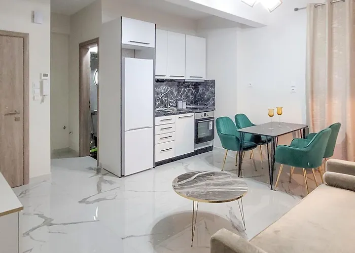 House Two 卡斯托里亚