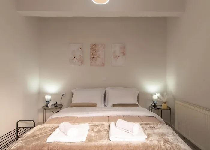 House Two 卡斯托里亚