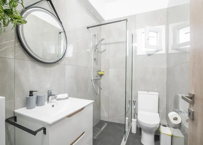 House Two * 卡斯托里亚